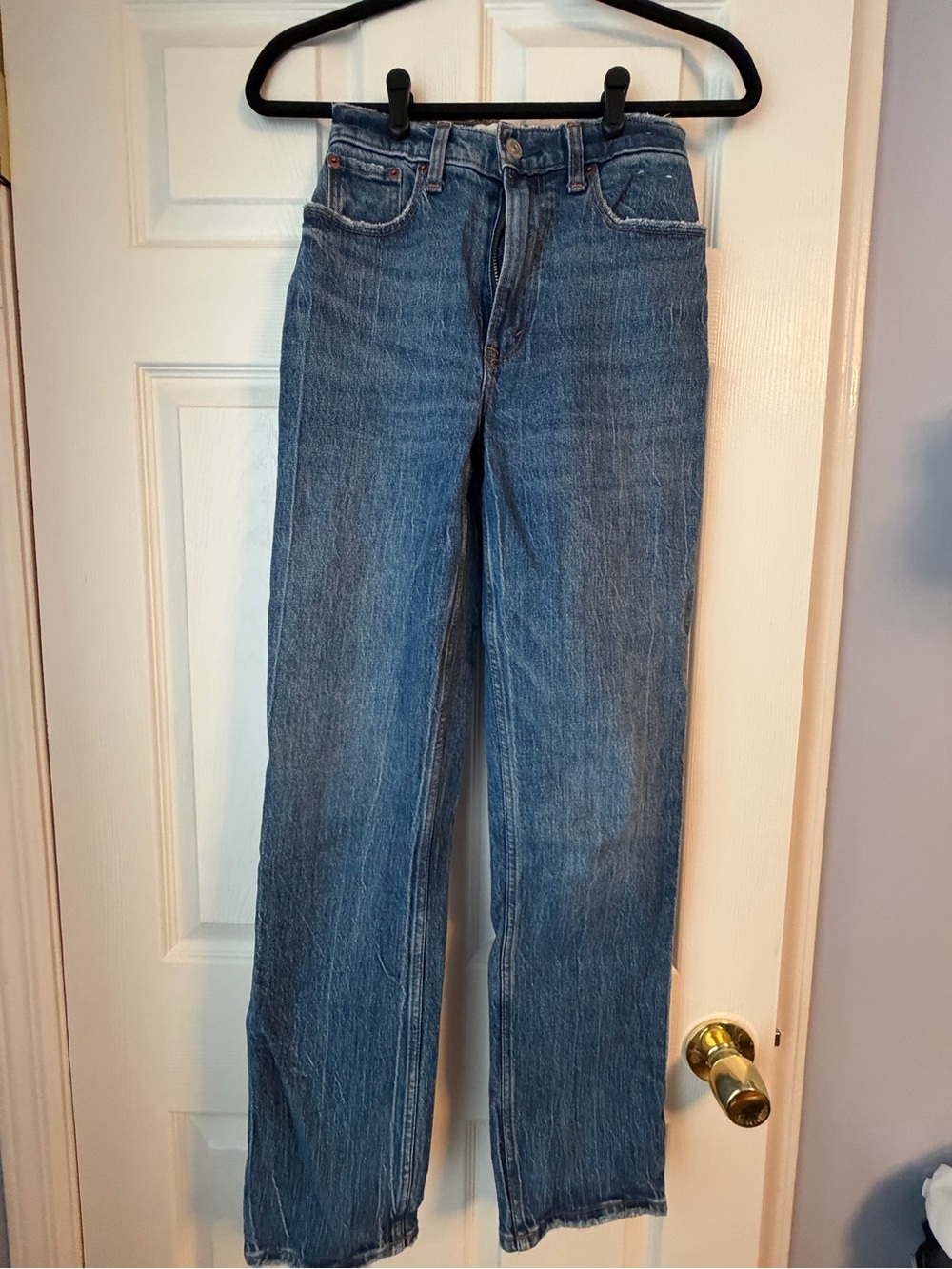 Abercrombie & Fitch Straight-Leg Women's Jeans in Medium Blue